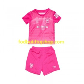 Ipswich Town Børn 3. Fodboldsæt 2024-25 S/S (+ Korte bukser)